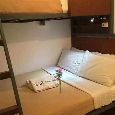 Townhouse Oak Makati Manila Near Pnr Pasay Evangelista Formerly Vip Suites Makati City Exterior foto