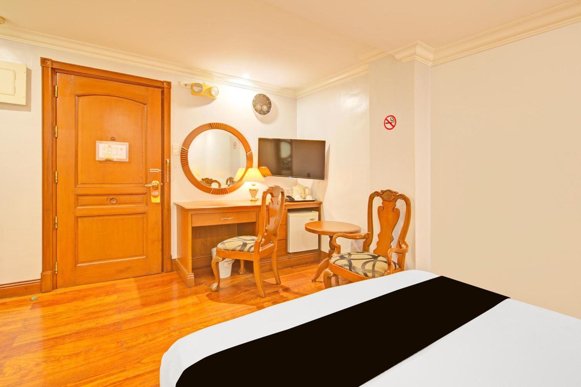 Townhouse Oak Makati Manila Near Pnr Pasay Evangelista Formerly Vip Suites Makati City Exterior foto