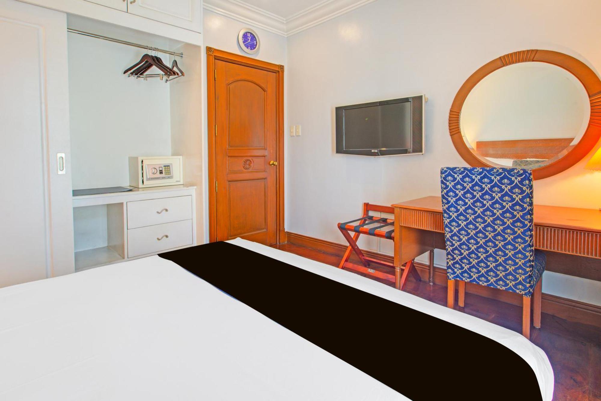 Townhouse Oak Makati Manila Near Pnr Pasay Evangelista Formerly Vip Suites Makati City Exterior foto